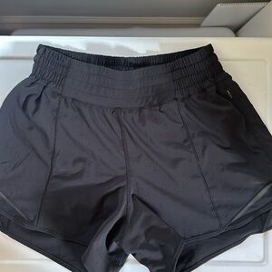 Lululemon Hotty hot lined 4”